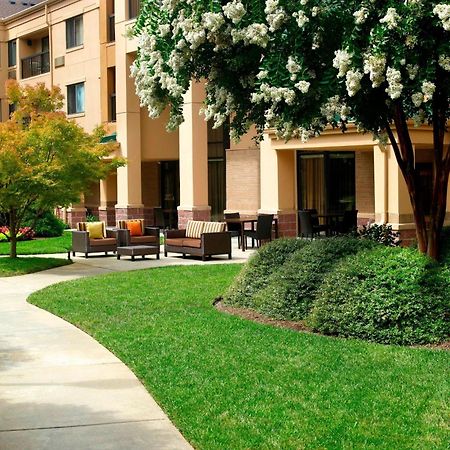 Courtyard By Marriott Atlanta Alpharetta Hotel Exterior photo
