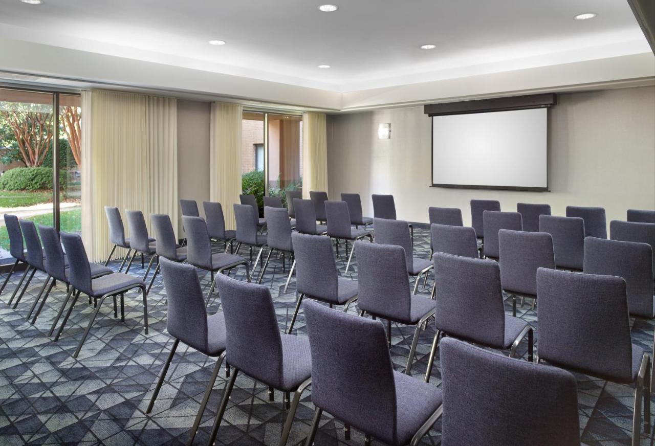 Courtyard By Marriott Atlanta Alpharetta Hotel Exterior photo