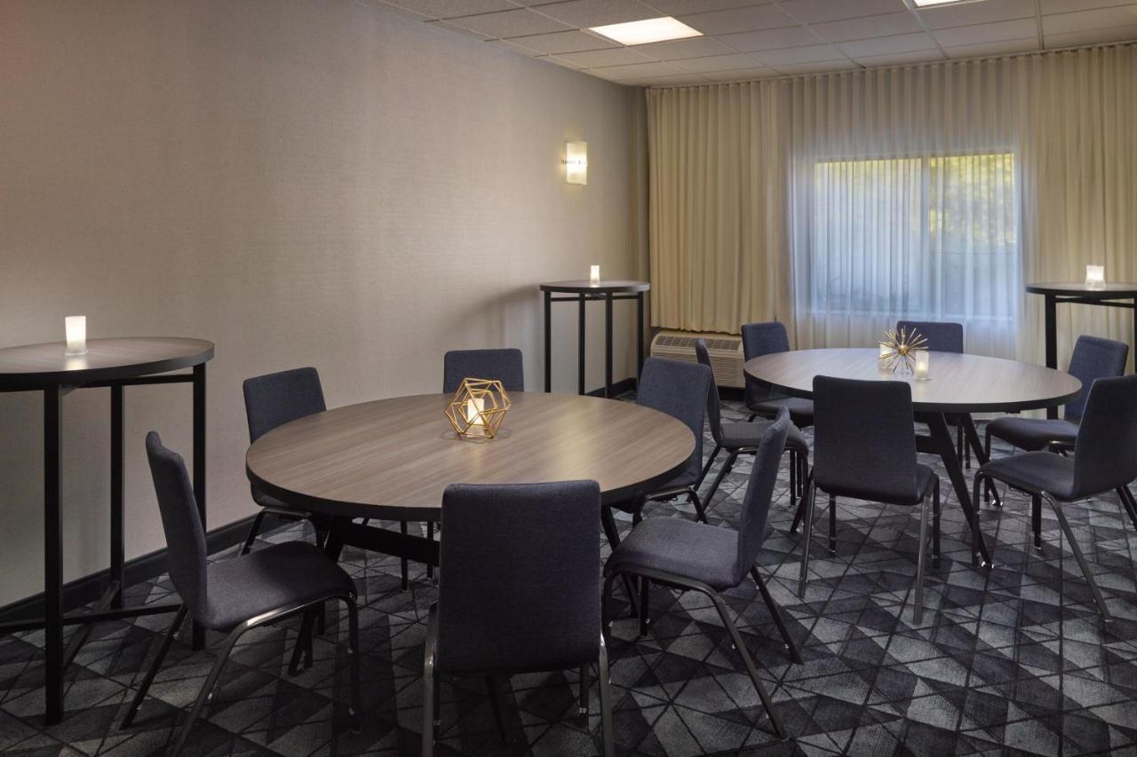 Courtyard By Marriott Atlanta Alpharetta Hotel Exterior photo
