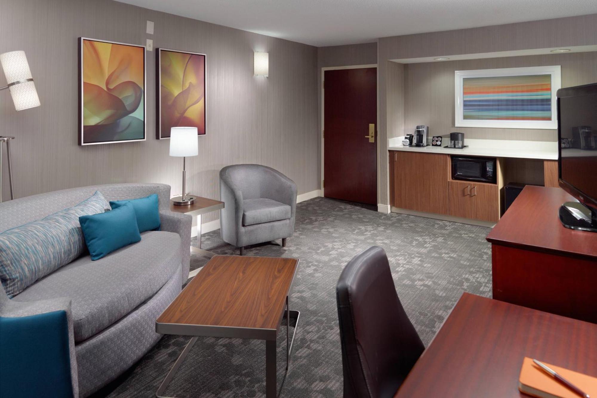 Courtyard By Marriott Atlanta Alpharetta Hotel Exterior photo