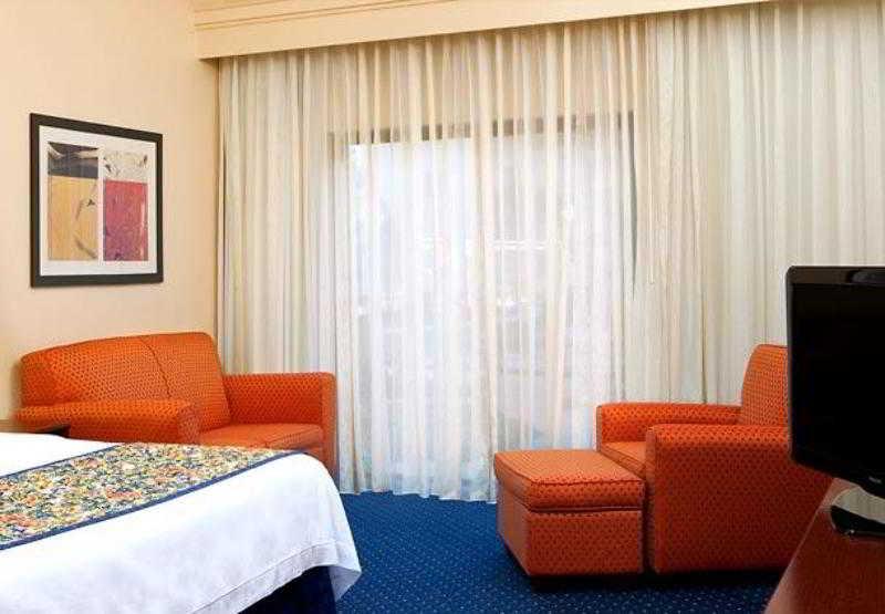 Courtyard By Marriott Atlanta Alpharetta Hotel Exterior photo